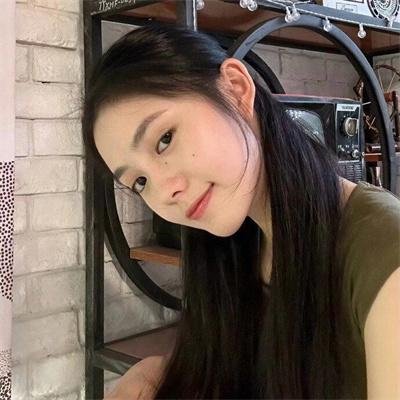 他在窥着你